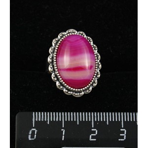 Кольцо с агатом малиновым (тонировка), овал 18x13, литая основа, безразмерное