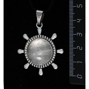 Кулон из горного хрусталя, "штурвал", круг 20мм