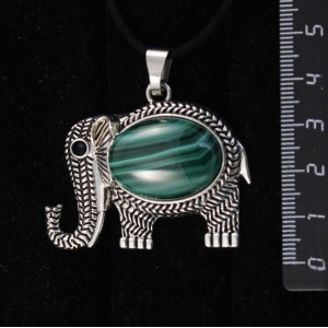 Кулон из малахита, овал 25х18мм, "слон"