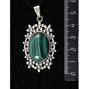 Кулон из малахита, овал 25х18мм, "клумба"
