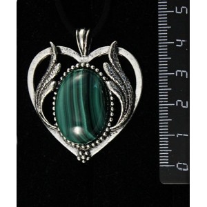 Кулон из малахита, овал 25х18мм, "сердце с крыльями"