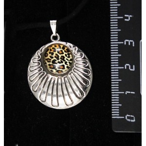 Кулон с кабошоном из пластика , рисунок "леопард", круг 12мм, "ракушка"
