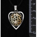 Кулон с кабошоном из пластика, рисунок леопард, круг 18мм, "сердечко"