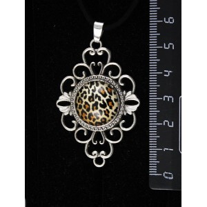 Кулон с кабошоном из пластика, рисунок леопард, круг 18мм, оправа "ромб с узором"