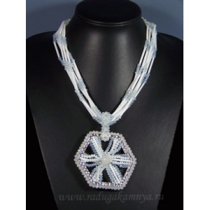 Бусы с подвеской из циркона и чешским стеклом 7нитей шестиугольник 70*70мм цвет белый, 47см