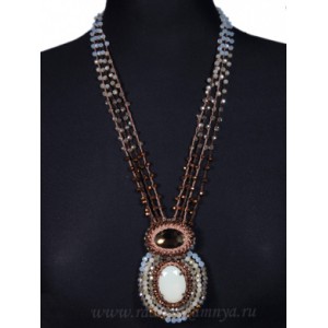 Бусы с подвеской авторские на 4 плетеных нитях с циркончиками бело-бежевый, 63см