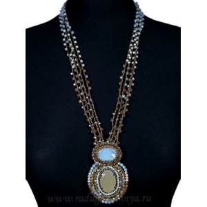 Бусы с подвеской авторские на 4 плетеных нитях с циркончиками бело-кофейный, 63см