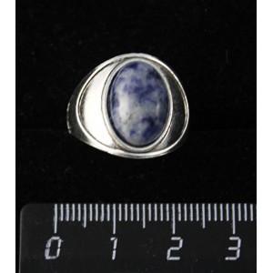 Кольцо c лазуритом бело-синим, литое широкое, цвет родиум, сеттинг овал 14х10мм р-р 17.5