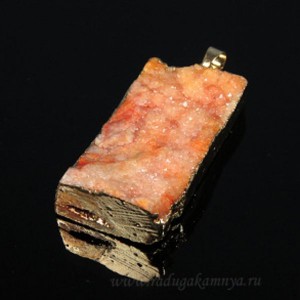 Кулон из агата тонированн. прямоугольник 25*50мм в золотистом обрамлении цвет персиковый