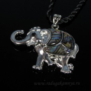 Кулон из перламутра гелиотис слон 54*37мм