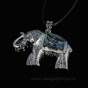 Кулон из перламутра гелиотис слон 55*42мм