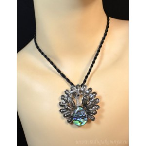 Кулон на шнурке с перламутром гелиотис павлин 51*51мм, 50см