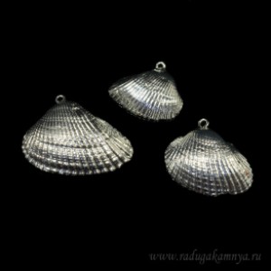 Кулон из перламутра ракушка 25*20мм цвет серебристый
