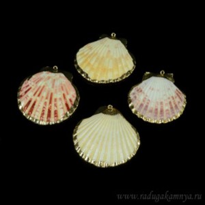 Кулон из перламутра ракушка 45*43мм цвет розово-белый в золотистом обрамлении