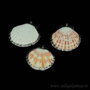 Кулон из перламутра ракушка 45*43мм цвет розово-белый в серебристом обрамлении