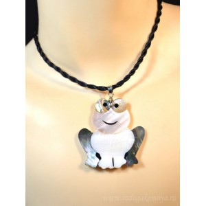 Кулон на шнурке с перламутром лягушка в очках 48*52мм, 50см Кулон на шнурке с перламутром лягушка в очках 48*52мм, 50см