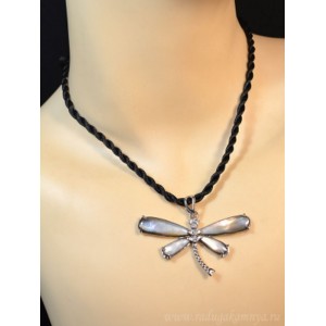 Кулон на шнурке с перламутром стрекоза 56*32мм цвет серый, 50см