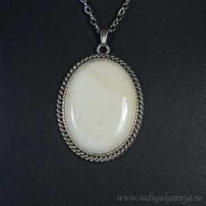 Кулон на цепочке овал 37*47мм с кальцитом белым, 70см