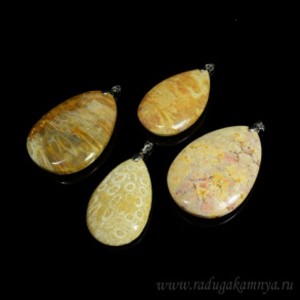 Кулон из коралла капля 30*45мм цвет песочный