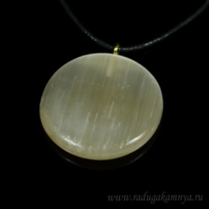 Кулон из селенита круг 35*35мм, на шнурке