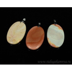 Кулон из яшмы уральской овал 35*55мм. Кулон из яшмы уральской овал 35*55мм.