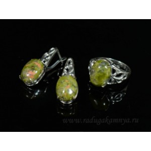 Кольцо и серьги унакит