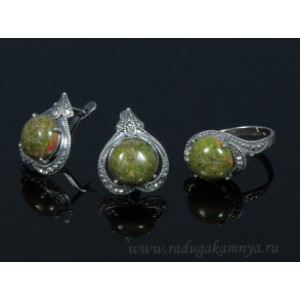 Кольцо и серьги унакит