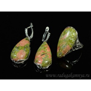 Кольцо и серьги унакит
