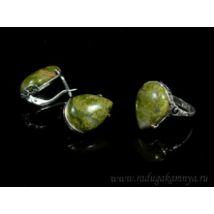 Кольцо и серьги унакит