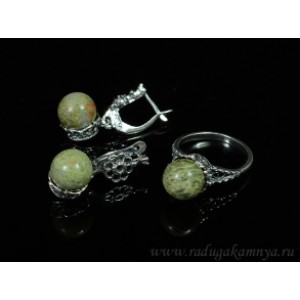 Кольцо и серьги унакит