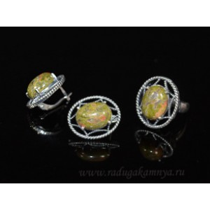 Кольцо и серьги унакит