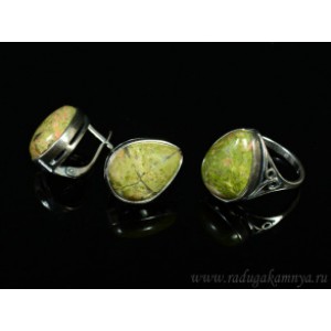 Кольцо и серьги унакит