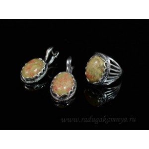 Кольцо и серьги унакит