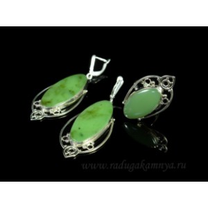 Кольцо и серьги с нефритом