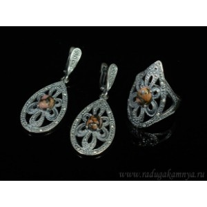 Кольцо и серьги с родонитом