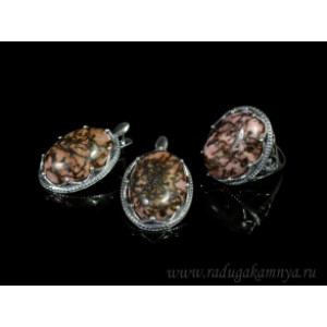 Кольцо и серьги с родонитом