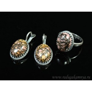 Кольцо и серьги с родонитом