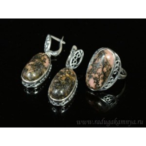 Кольцо и серьги с родонитом