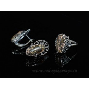 Кольцо и серьги с родонитом