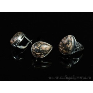 Кольцо и серьги с родонитом