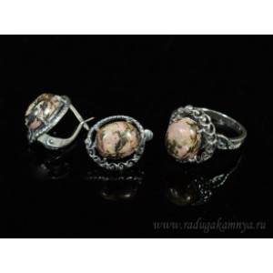 Кольцо и серьги с родонитом