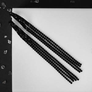 Серьги висячие со стразами "Лёд" 4 нити, цвет чёрный Серьги висячие со стразами "Лёд" 4 нити, цвет чёрный