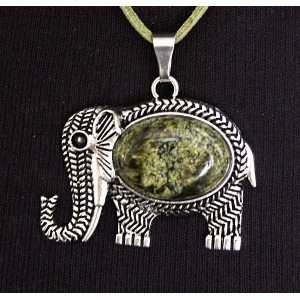 Кулон из змеевика "слон", овал 25х18мм