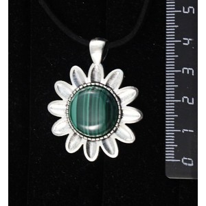 Кулон из малахита, круг 18мм, "Маргаритка"