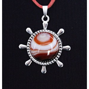 Кулон из сардоникса 