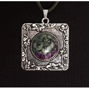 Кулон из цоизита "квадрат с орнаментом", круг 20мм