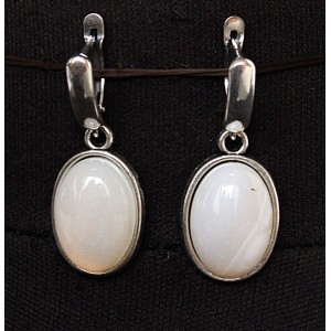 Серьги из агата белого, простой овал 18х13мм, швензы посеребрение