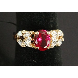 Кольцо с корундом красным (рубин синт.) "кабошон с косичкой"