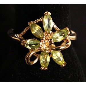 Кольцо с хризолитом (светлый) "6 камней"