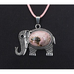 Кулон из родонита "слон", овал 25х18мм